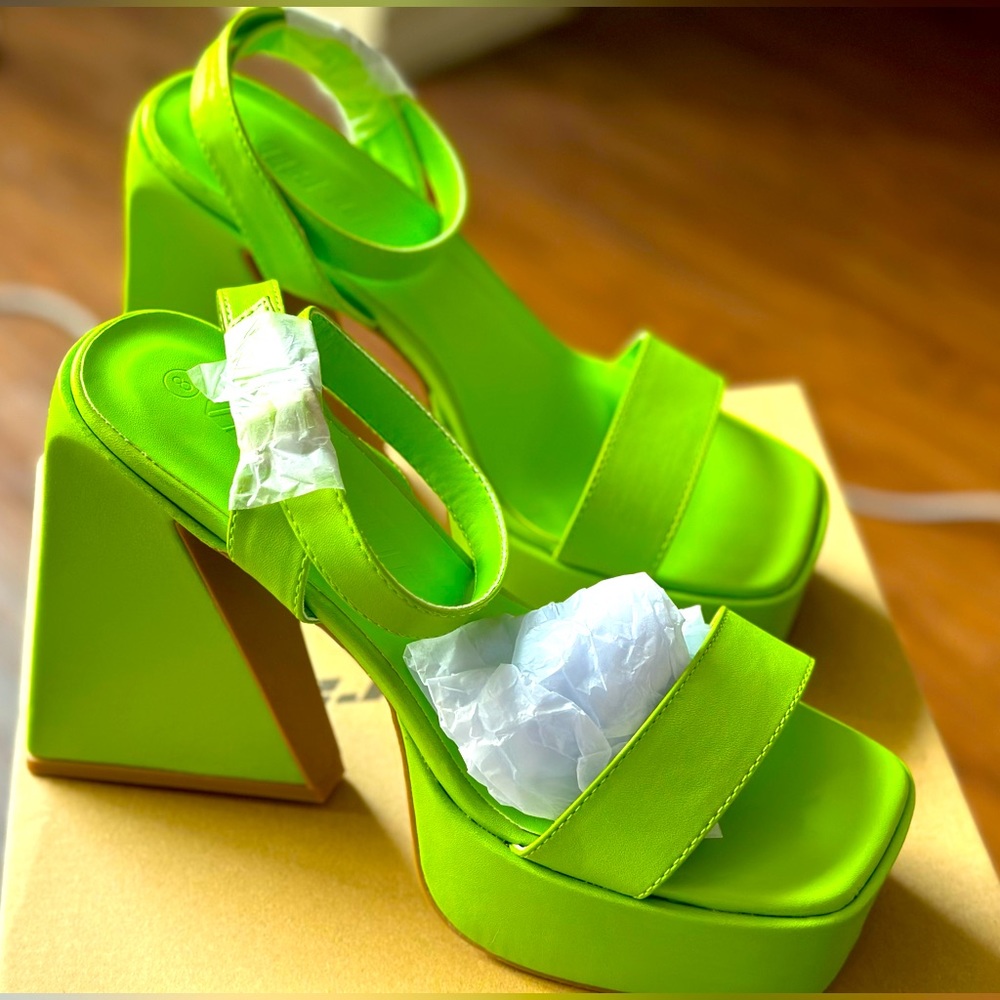 VA Cobra Vamp Strap Heels